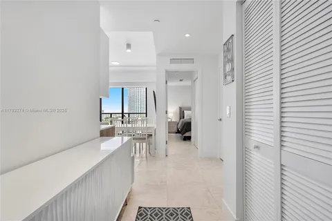 239 SW 9th St # 1704, Miami FL 33130