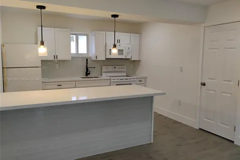 2155 SW 72nd Ave # 3, Miami FL 33155