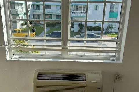 741 15th St # 4, Miami Beach FL 33139