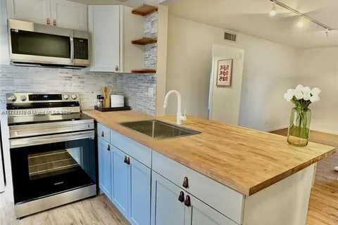 715 Gardens Dr # 103, Pompano Beach FL 33069