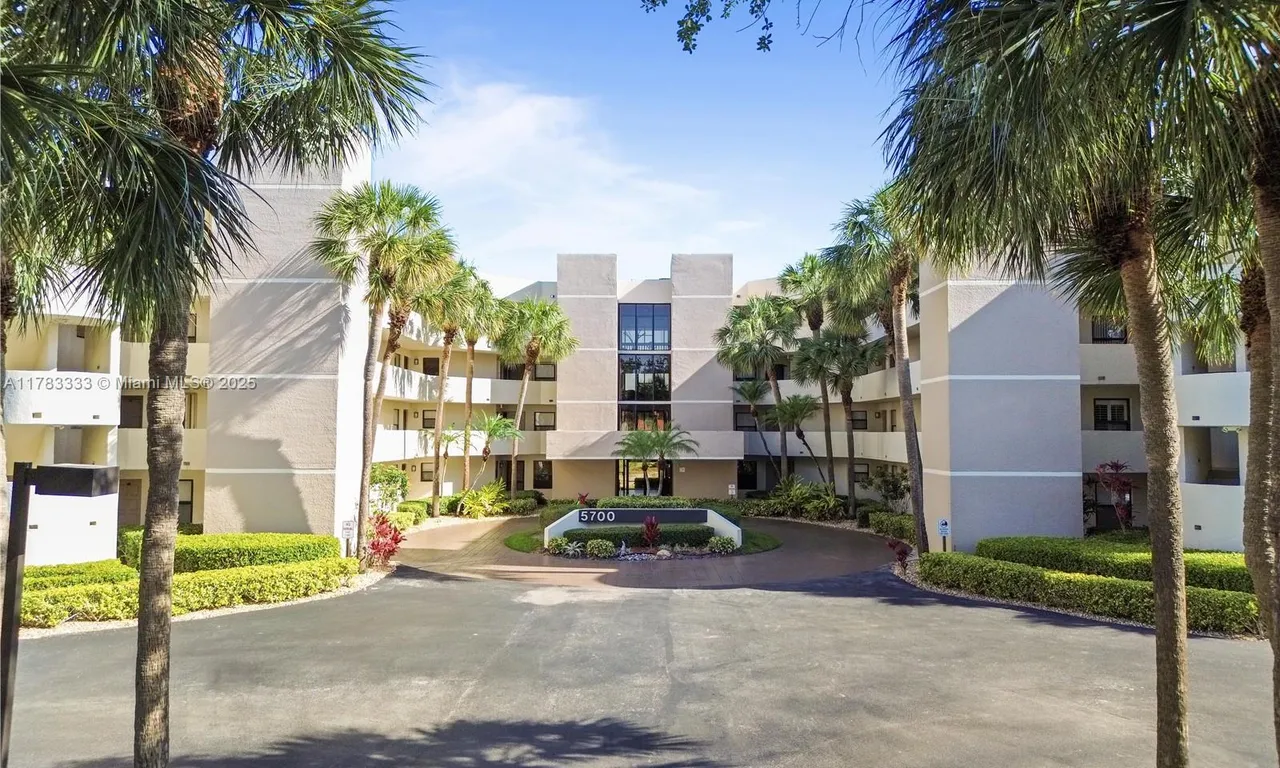5700 Camino Del Sol # 303, Boca Raton FL 33433