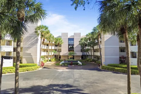 5700 Camino Del Sol # 303, Boca Raton FL 33433