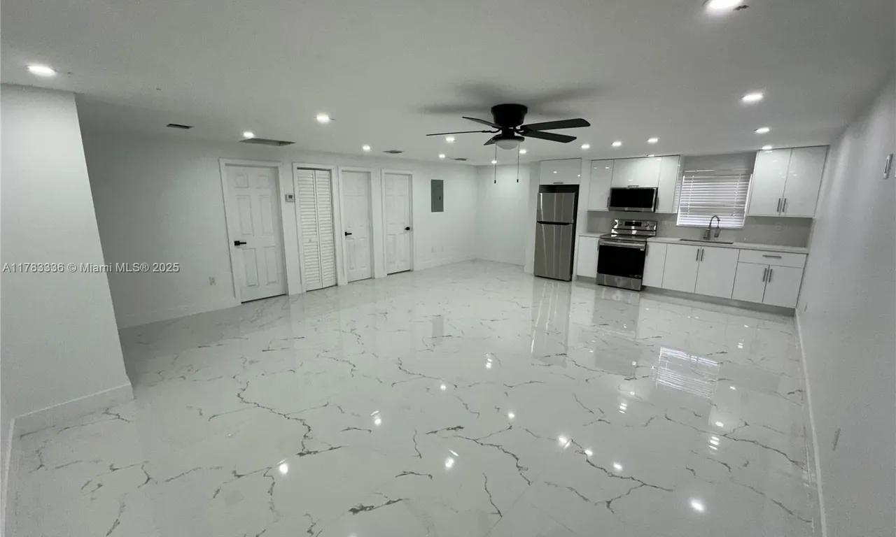923 NW 110th St # 1, Miami FL 33168