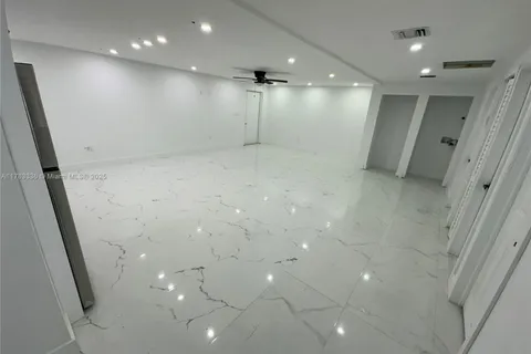 923 NW 110th St # 1, Miami FL 33168