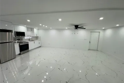 923 NW 110th St # 1, Miami FL 33168
