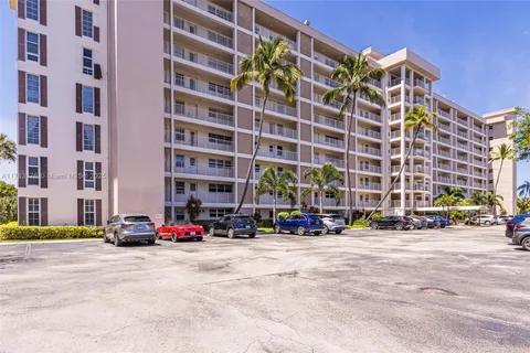 2671 S Course Dr # 506, Pompano Beach FL 33069