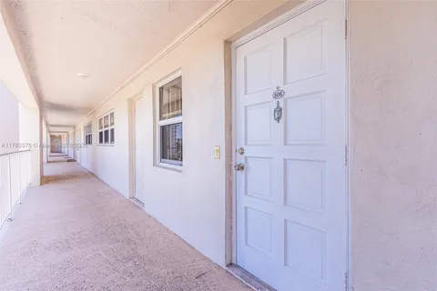 2671 S Course Dr # 506, Pompano Beach FL 33069
