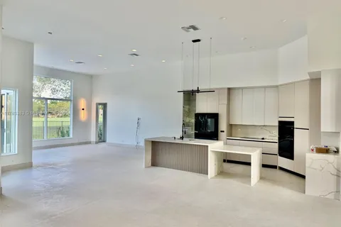 2523 Montclaire Cir # 2523, Weston FL 33327