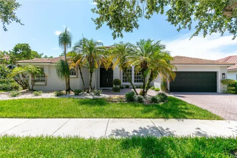 273 Landings Blvd, Weston FL 33327