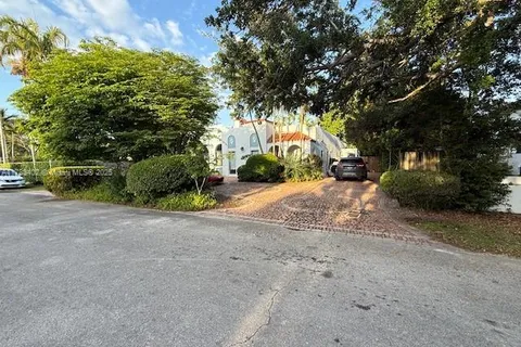 10760 NE 3rd Ave, Miami FL 33161