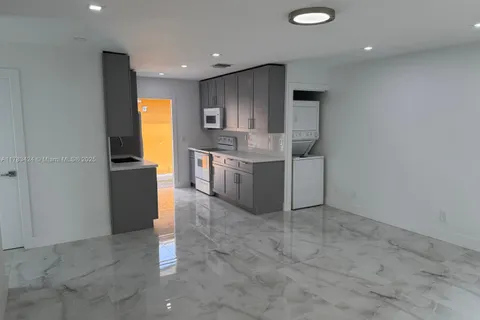 726 SW 7th St # 2, Hallandale Beach FL 33009
