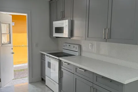 726 SW 7th St # 2, Hallandale Beach FL 33009