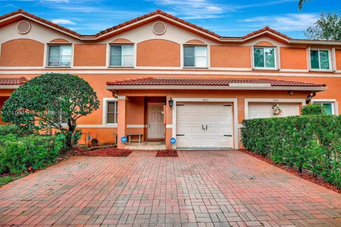 9880 NW 24th St, Sunrise FL 33322