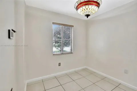 9880 NW 24th St, Sunrise FL 33322