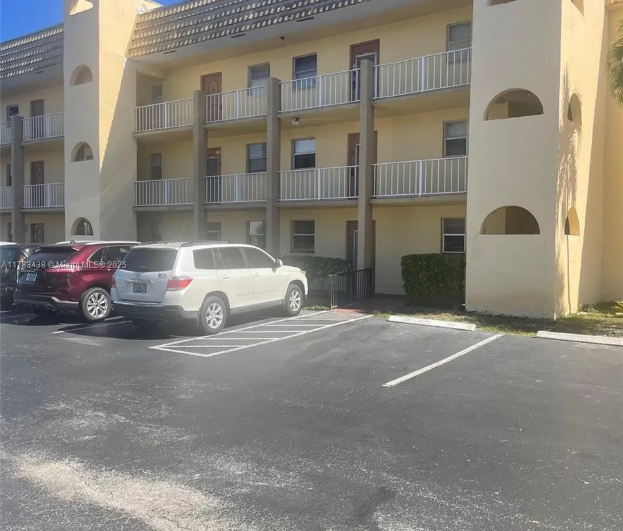 8500 Sunrise Lakes Blvd # 106, Sunrise FL 33322