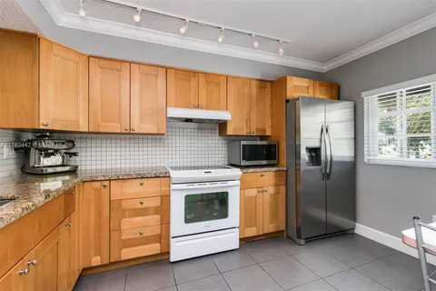 4020 Crystal Lake Dr # 209, Deerfield Beach FL 33064