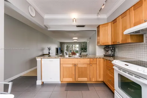 4020 Crystal Lake Dr # 209, Deerfield Beach FL 33064