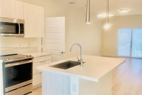 4700 NW 84th Ave # 47, Doral FL 33166