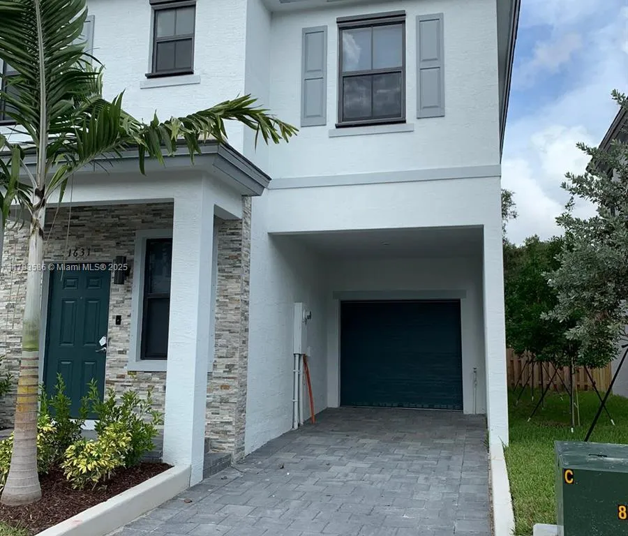 1631 SW 28th St, Fort Lauderdale FL 33315
