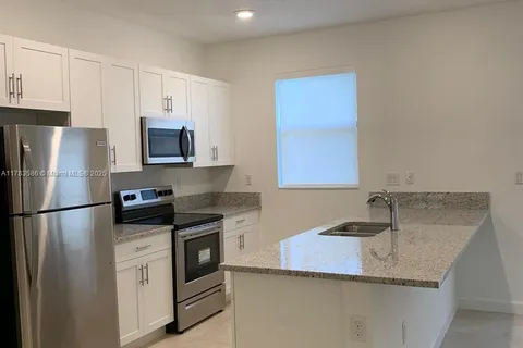 1631 SW 28th St, Fort Lauderdale FL 33315