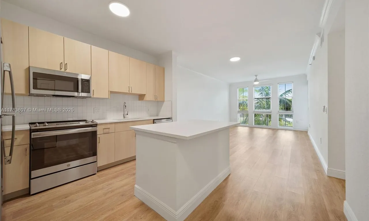 10170 SW 7th St # 301, Pembroke Pines FL 33025