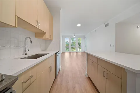 10170 SW 7th St # 301, Pembroke Pines FL 33025