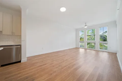 10170 SW 7th St # 301, Pembroke Pines FL 33025