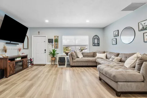 5349 Van Buren Rd, Delray Beach FL 33484