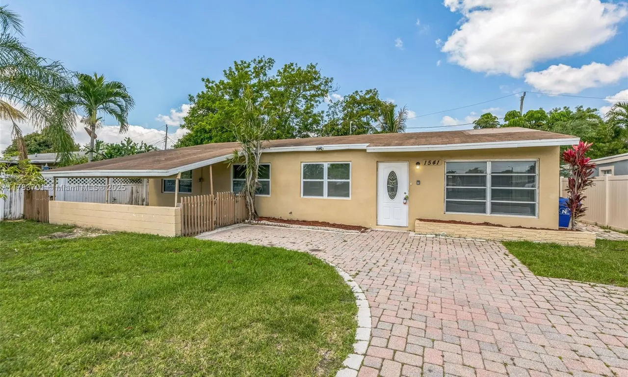 1541 SW 63rd Ter, North Lauderdale FL 33068