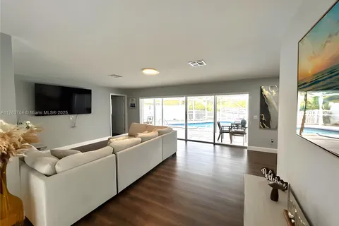 1398 Harbor View Dr, Fort Myers FL 33917