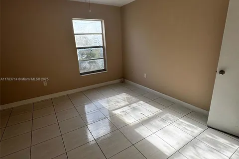 1735 W 60th St # M320, Hialeah FL 33012