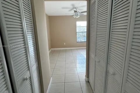 1735 W 60th St # M320, Hialeah FL 33012