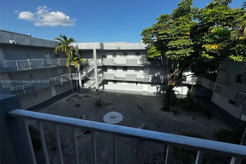 1735 W 60th St # M320, Hialeah FL 33012