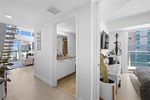 41 SE 5th St # 1601, Miami FL 33131