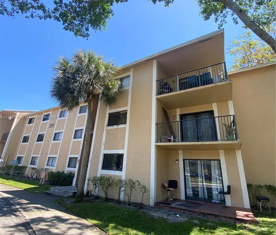 351 Palm Way # 307, Pembroke Pines FL 33025