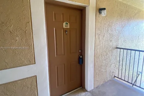 351 Palm Way # 307, Pembroke Pines FL 33025