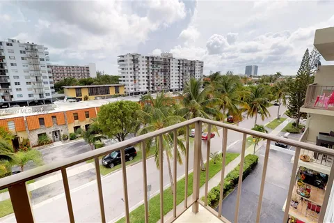 3665 NE 167th St # 501, North Miami Beach FL 33160