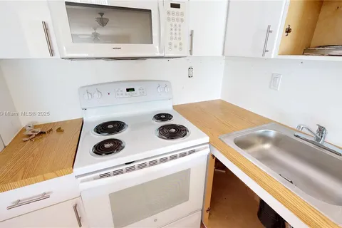 3665 NE 167th St # 501, North Miami Beach FL 33160