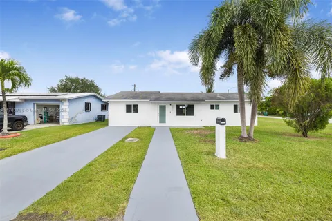 10935 SW 217th Ter, Miami FL 33170