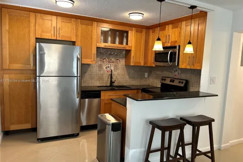 2862 NE 32nd St # 10, Fort Lauderdale FL 33306
