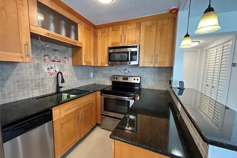 2862 NE 32nd St # 10, Fort Lauderdale FL 33306