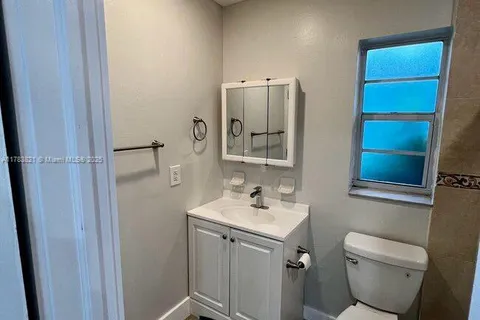 740 SW 2nd St # 4, Fort Lauderdale FL 33312