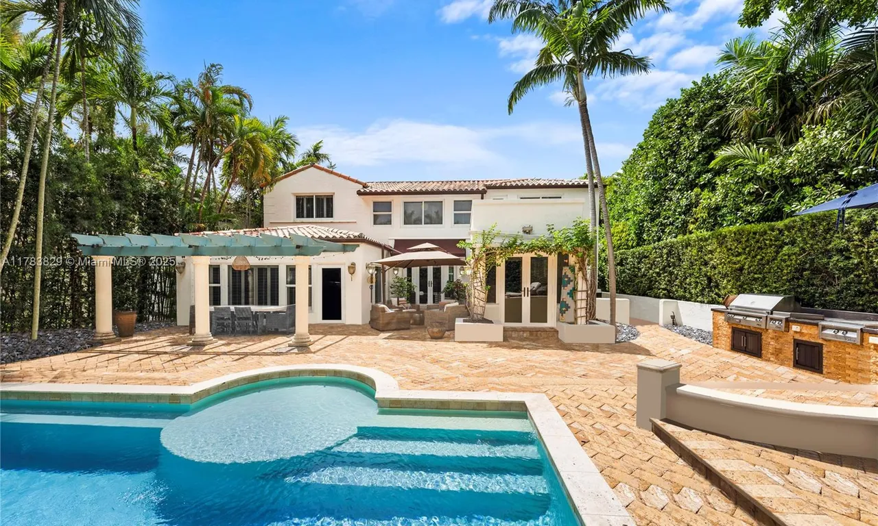5621 Alton Rd, Miami Beach FL 33140