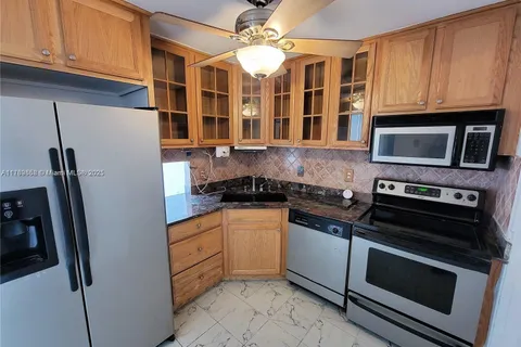 4200 NW 3rd Ct # 324, Plantation FL 33317