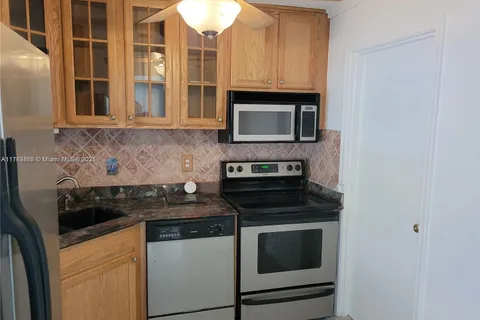 4200 NW 3rd Ct # 324, Plantation FL 33317