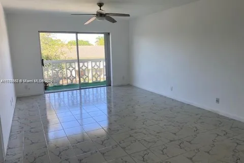 4200 NW 3rd Ct # 324, Plantation FL 33317