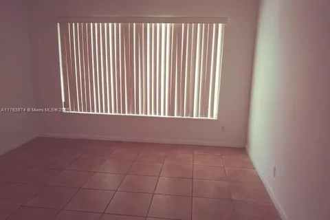 2551 NW 39 Ter # 204, Lauderdale Lakes FL 33311