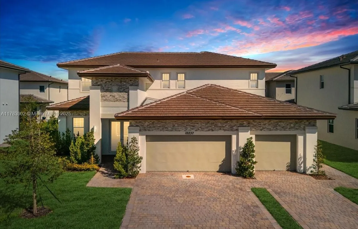 12237 SW 43rd Ct, Davie FL 33330