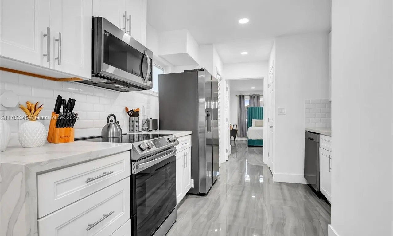 326 SW 14th St # 4, Dania Beach FL 33004