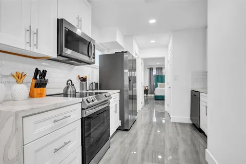 326 SW 14th St # 4, Dania Beach FL 33004